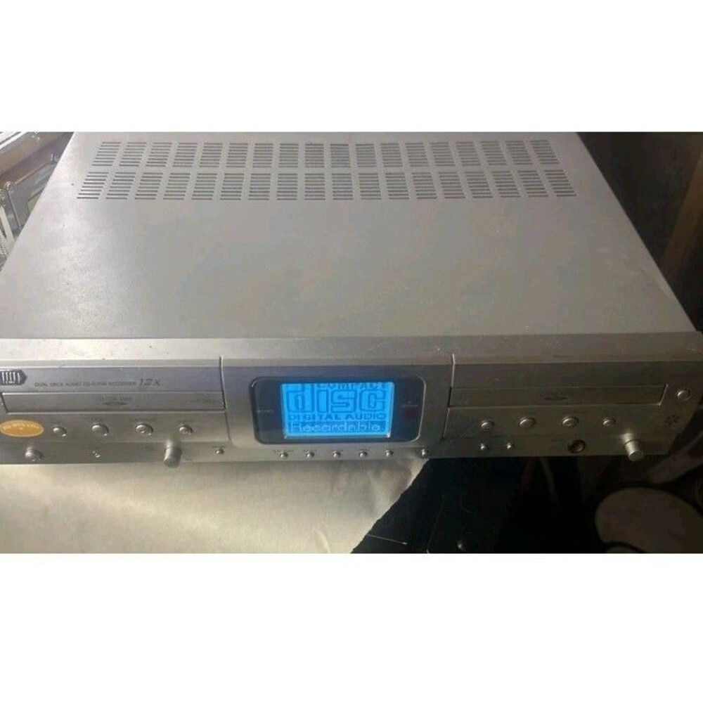 KLH CDR-2000 Dual Deck Audio CD-R/ RW Recorder 12X PARTS/REPAIR POWERS ON